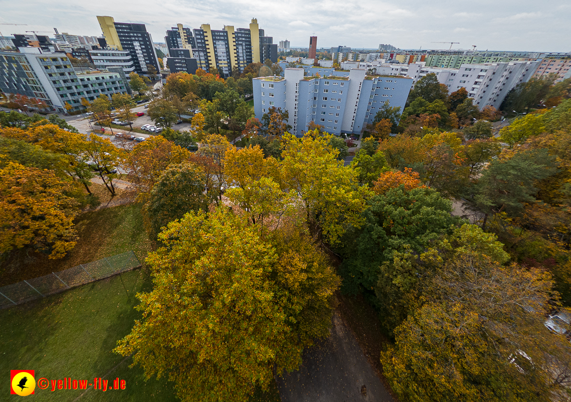 13.10.2022 - Marx-Zenrtum am Karl-Marx-Ring in Neuperlach
